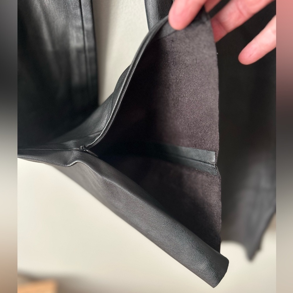 ✌️4 for $20✌️ Zara high waisted vegan leather cigarette pants - Picture 4 of 13